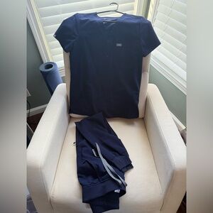 Figs Catarina top XS Zamora joggers XS